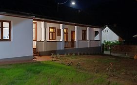 Karadi Vendeghaz